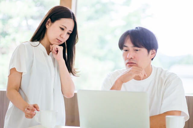 土地の相続について話し合う様子